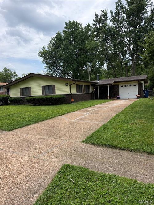 3160 Newgate Drive, Florissant, MO, 63033 | Card Image