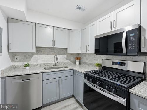 3930 Stone Gate Dr, SUITLAND, MD, 20746-1901 | Card Image