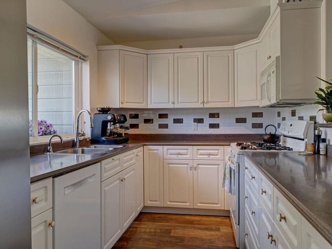 206 - 1585 Field Rd, Townhouse with 3 bedrooms, 2 bathrooms and 2 parking in Sechelt BC | Image 12