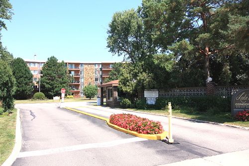 apt-412s-16 E Old Willow Rd, Prospect Heights, IL, 60070-1962 | Card Image