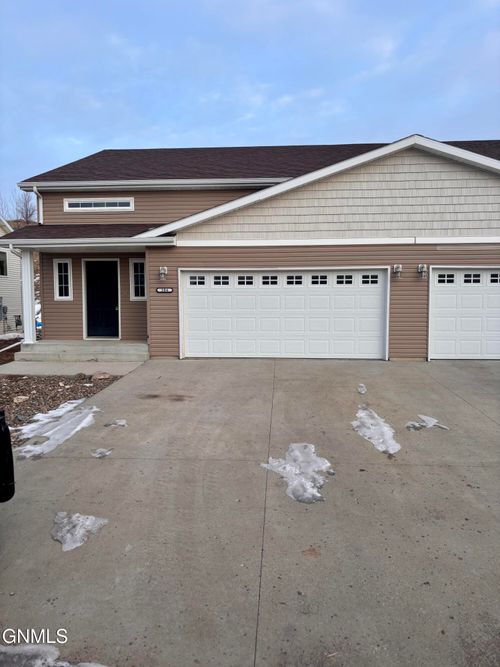 304 8th Street Nw, Watford City, ND, 58854 | Card Image