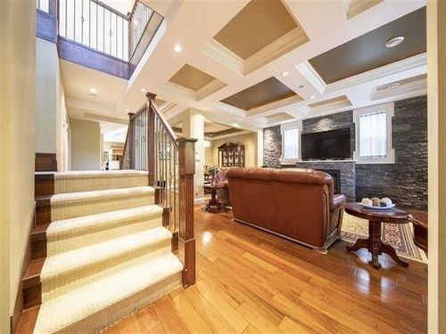 238 Hume St, New Westminster, BC, V3M5N5 | Card Image