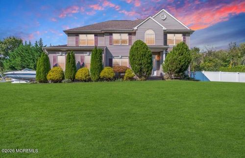 40 Outlook Ln, Freehold, NJ, 07728-5331 | Card Image
