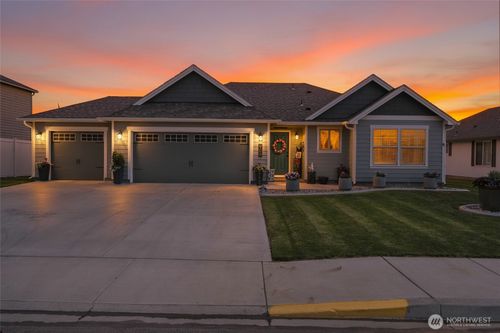 906 3rd Ave Ne, Quincy, WA, 98848-1091 | Card Image