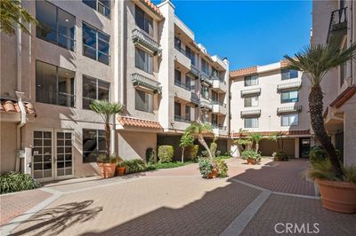 310 - S Western Avenue, Condo with 2 bedrooms, 1 bathrooms and 4 parking in San Pedro CA | Image 2