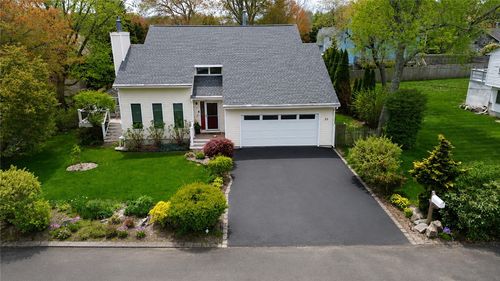 35 Lilly Ln, Narragansett, RI, 02882-1448 | Card Image
