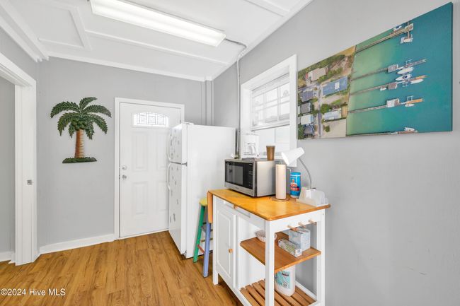Separate entrance, lower efficiency apartment or business office unit | Image 8