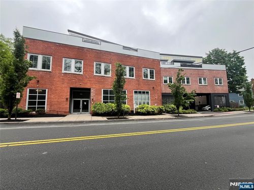 10 Ford Ave, Morristown, NJ, 07960-5638 | Card Image