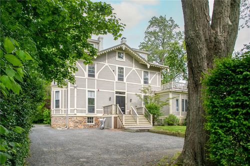 apt-4-4 Red Cross Ave, Newport, RI, 02840-3398 | Card Image