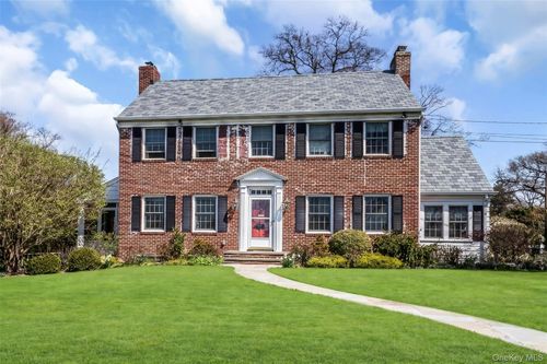 7 River Rd, Oceanside, NY, 11572-1026 | Card Image