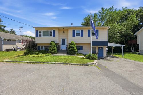 3 Pierces Rd, Newburgh, NY, 12550-3234 | Card Image