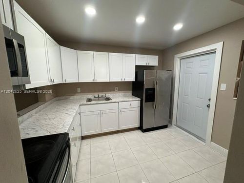 809-251 Ne 187th St, Miami, FL, 33179-4530 | Card Image