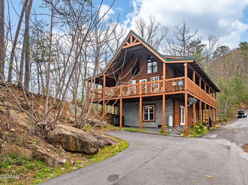 2125 Cascades Ct, Sevierville, TN, 37862-8019 | Card Image