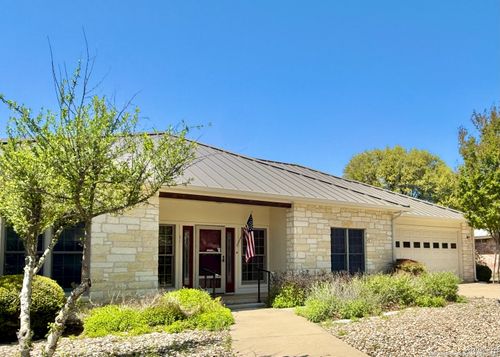 802 Avenue C, Fredericksburg, TX, 78624-2678 | Card Image