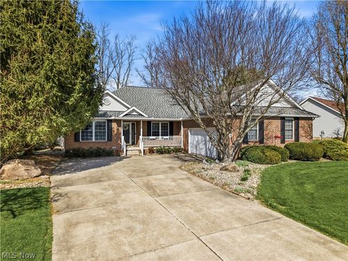 1009 E Reno Dr, Louisville, OH, 44641-8748 | Card Image