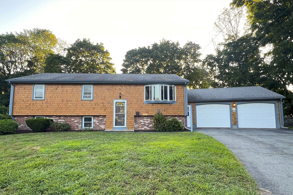 Brook St, Somerset, MA 02726