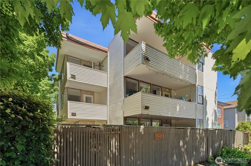 802 N 43rd St, Seattle, WA, 98103-7389 | Card Image