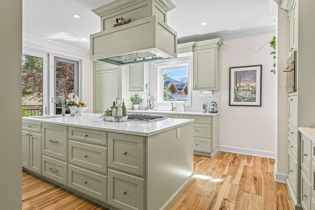 930 9 St, House other with 8 bedrooms, 7 bathrooms and 4 parking in Canmore AB | Image 16
