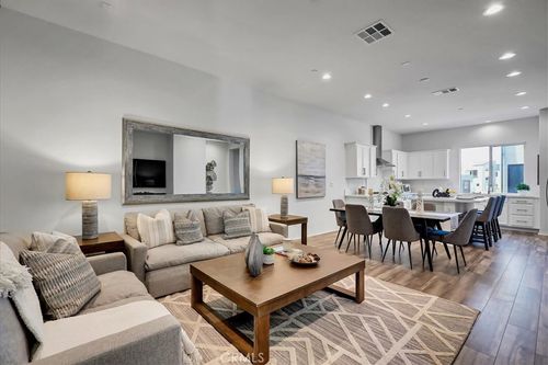 168 Sawbuck, Irvine, CA, 92618-1423 | Card Image