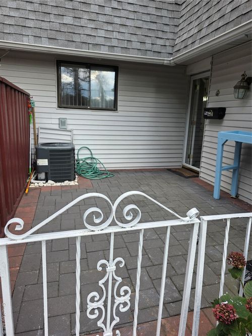 294 Feller Dr, Central Islip, NY, 11722-1214 | Card Image
