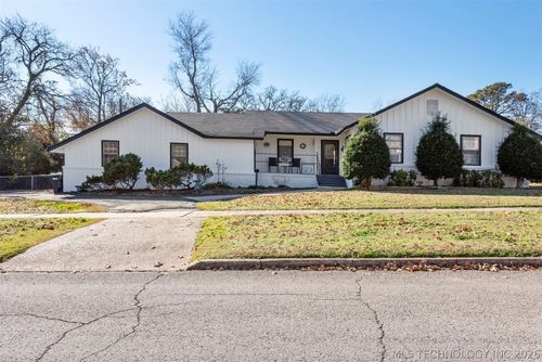 515 W Delaware St, Tahlequah, OK, 74464-3613 | Card Image