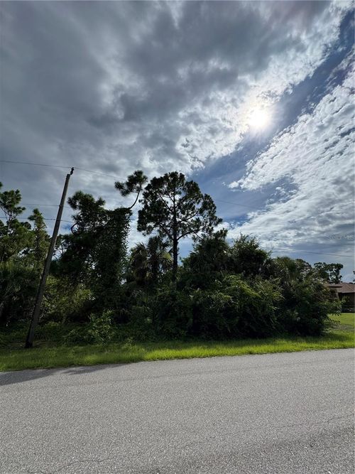 395 Ramblewood St, Port Charlotte, FL, 33953-1630 | Card Image