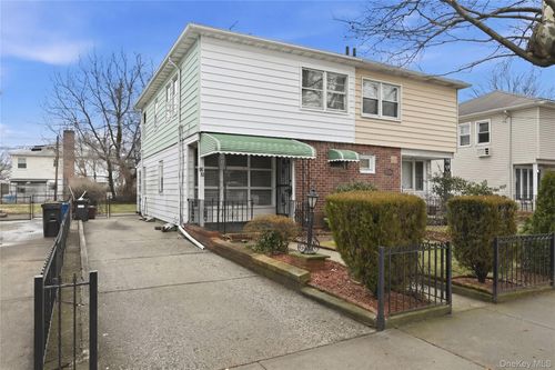 4525 216th St, Bayside, NY, 11361-3450 | Card Image