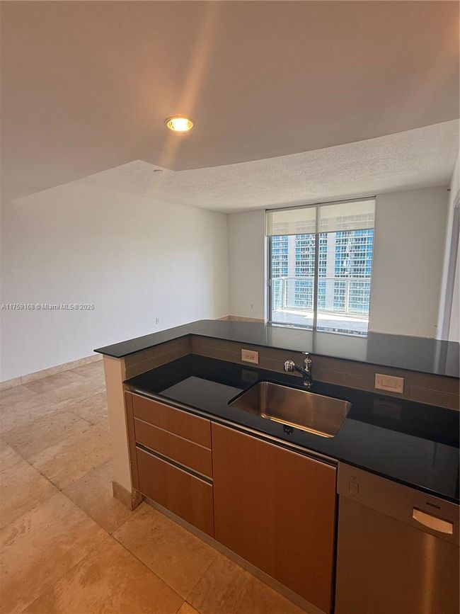 APT-3805 - 1060 Brickell Ave, Condo with 1 bedrooms, 2 bathrooms and null parking in Miami FL | Image 5
