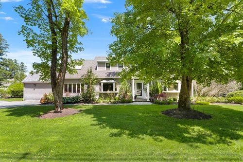 319 Lowell St, Lynnfield, MA, 01940-1136 | Card Image