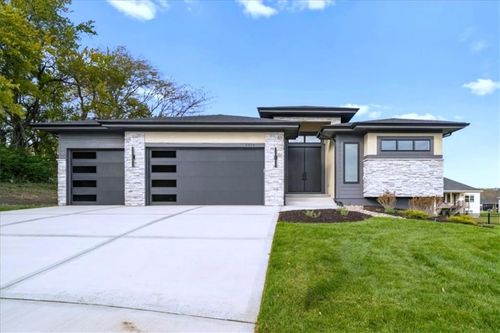 2234 Sw Heartland Ct, Lee's Summit, MO, 64082-2318 | Card Image