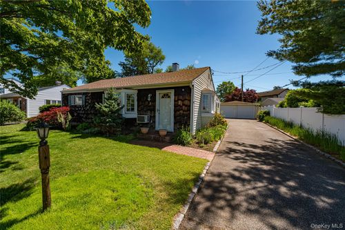 6 Virginia Lane, Oyster Bay, NY, 11714 | Card Image