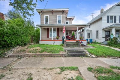 View of front facade with covered porch | Image 2