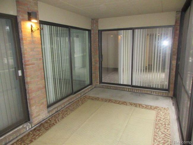 18447 University Park Dr, Condo with 2 bedrooms, 1 bathrooms and null parking in Livonia MI | Image 21