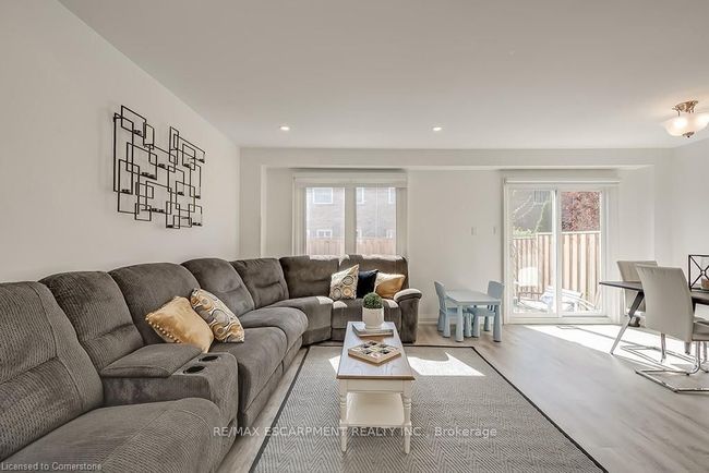 35 - 2022 Atkinson Dr, Condo with 3 bedrooms, 3 bathrooms and 1 parking in Burlington ON | Image 8