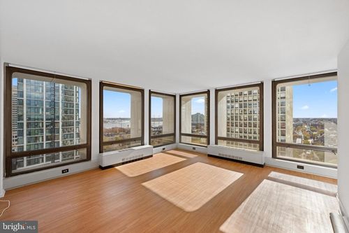 10gn-200 Locust St, PHILADELPHIA, PA, 19106-3914 | Card Image