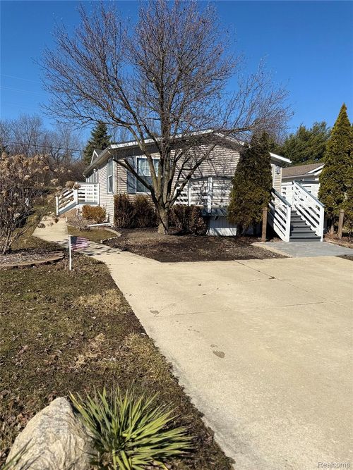 100 Riverview Cir, Saline, MI, 48176-9139 | Card Image
