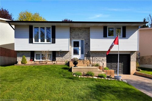 16 Sandlewood Ave, Brantford, ON, N3V1C6 | Card Image