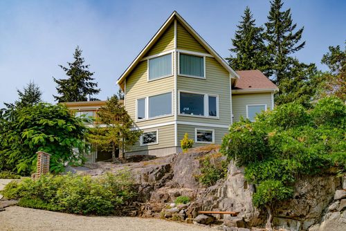 5575 Curran Road, Halfmoon Bay, BC, V7Z1B4 | Card Image
