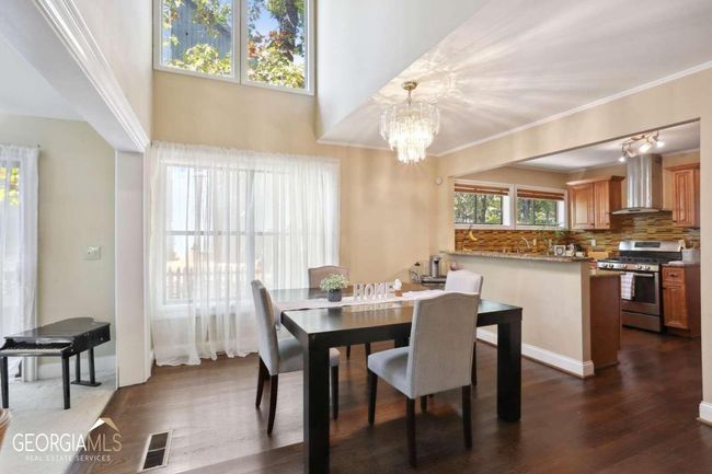 200 N Falcon Blf, House other with 3 bedrooms, 3 bathrooms and 2 parking in Alpharetta GA | Image 12
