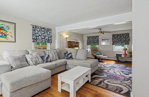6 Colleen Rd, Nashua, NH, 03062-3050 | Card Image