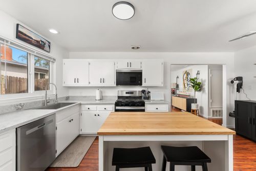 136 Penaranda Dr, Folsom, CA, 95630-3340 | Card Image