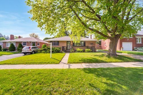 4 Greenview St, Guelph, ON, N1E1Y3 | Card Image