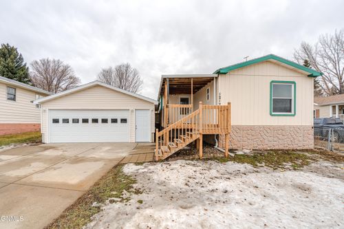1217 9th Ave Se, Mandan, ND, 58554-4524 | Card Image