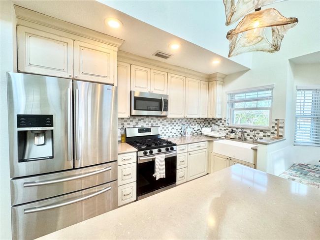 16204 3 Rd St E, House other with 3 bedrooms, 4 bathrooms and null parking in REDINGTON BEACH FL | Image 13