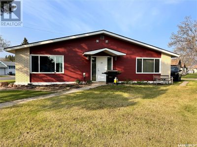 237 Moore St, Home with 2 bedrooms, 2 bathrooms and null parking in Foam Lake SK | Image 1