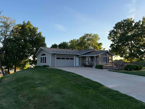 127 S Front St, Hennepin, IL, 61327-8901 | Card Image