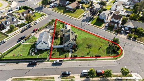 15 Page Ave, Hempstead, NY, 11550-7112 | Card Image