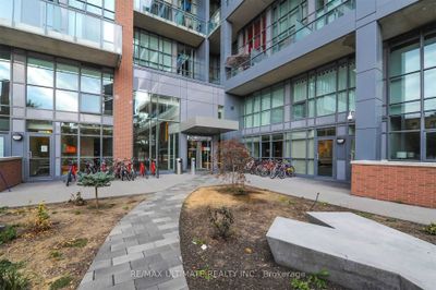 612 - 5 Hanna Ave, Condo with 1 bedrooms, 2 bathrooms and 1 parking in Toronto ON | Image 2