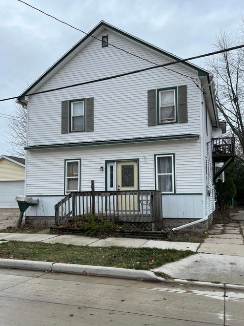 2009 Madison St, Two Rivers, WI, 54241-2524 | Card Image