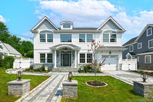 127 Vanderbilt Ave, Manhasset, NY, 11030-1919 | Card Image